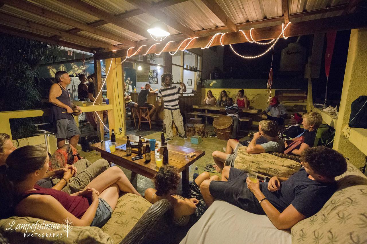 Albergue Bella'S Backpackers Cayo San Ignacio Exterior foto